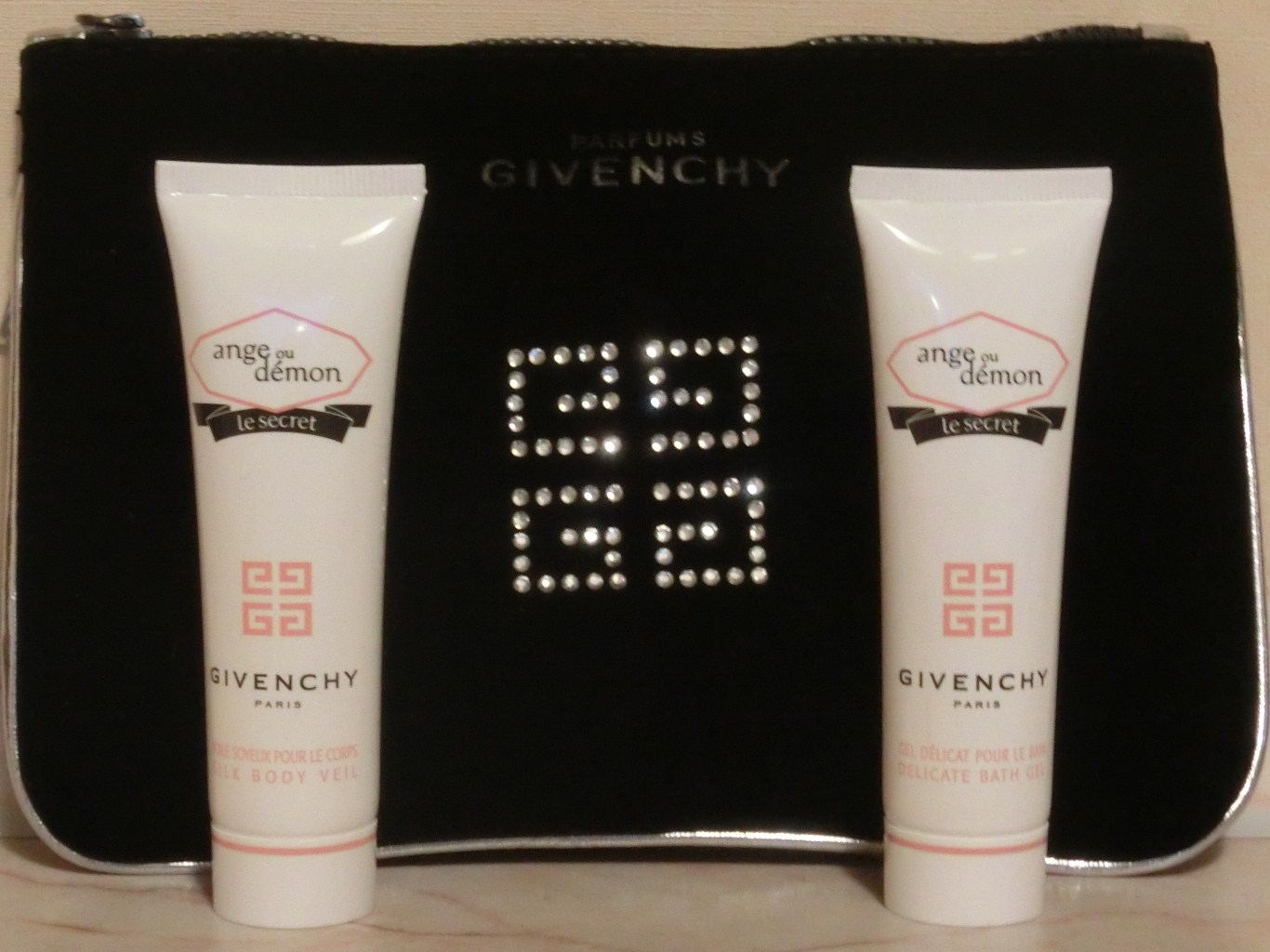 набор ЖИВАНШИ велюр. Наборы косметики... элитка