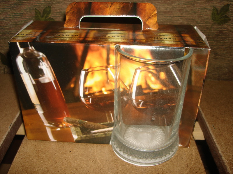 набор рюмок с кружкой, новый. Разности