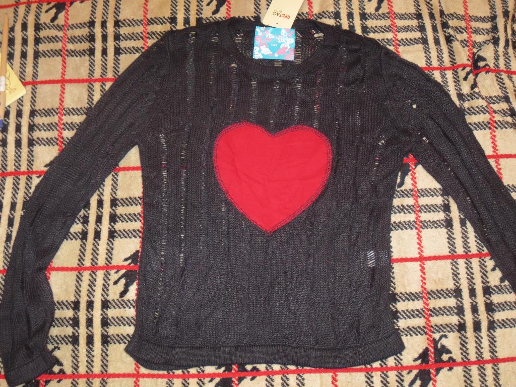 новый свитерок р. 7-8 лет цена 500р. Новое для девочкир.92, р.98, р.104,р.110,р.116,р.122 c замерами