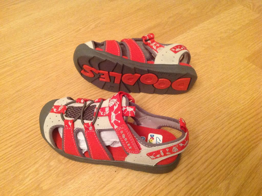 Сандали Clark's 28 размер ( англ 10,5) по стельке . ОБУВЬ ДЕТСКАЯ