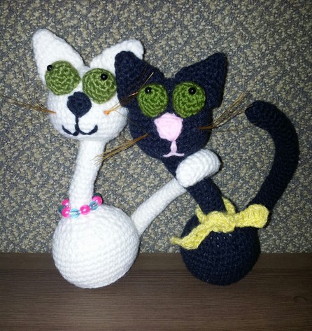 озорные котята. Игрушки