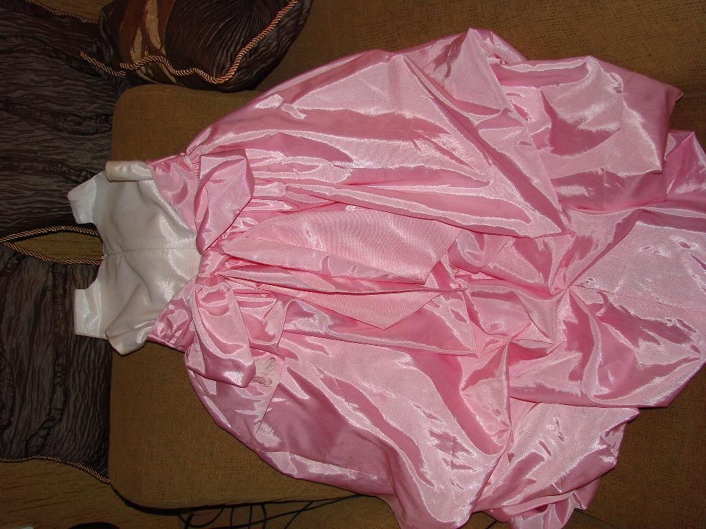 нарядное платье  500р. детская одежда - б/у