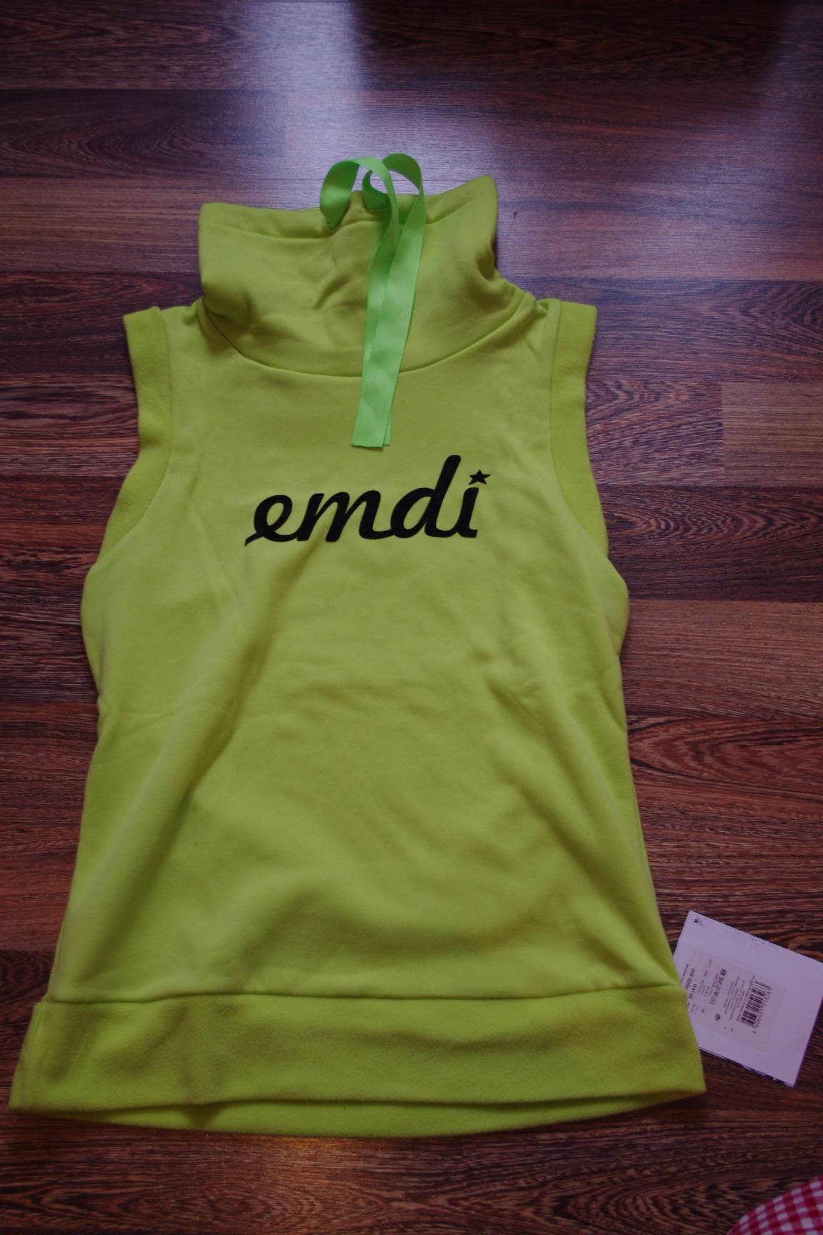 толстовка без рукавов-44-1200. ЗАБРАЛИ