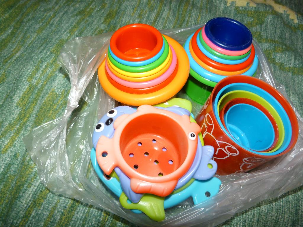 стаканчики самые разные. Игрушки