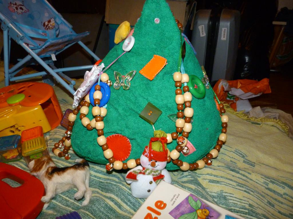 елка развивающая. Игрушки