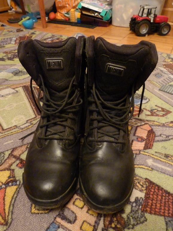 MAGNUM р.44 3500. Взрослая обувь