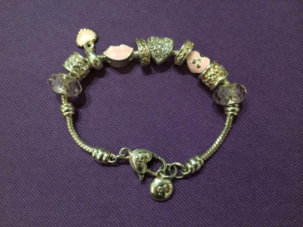 браслет (шармы не снимаются). Украшения, брелки