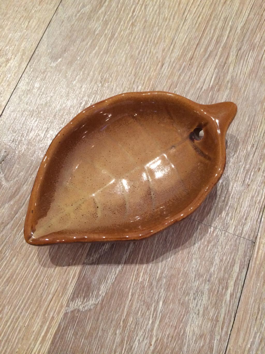 маленький керамический листик. я-Отдала с 01.06.2019