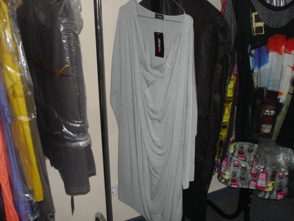 Продаю женское НОВОЕ-ЛЮБАЯ ВЕЩЬ со скидкой отдам