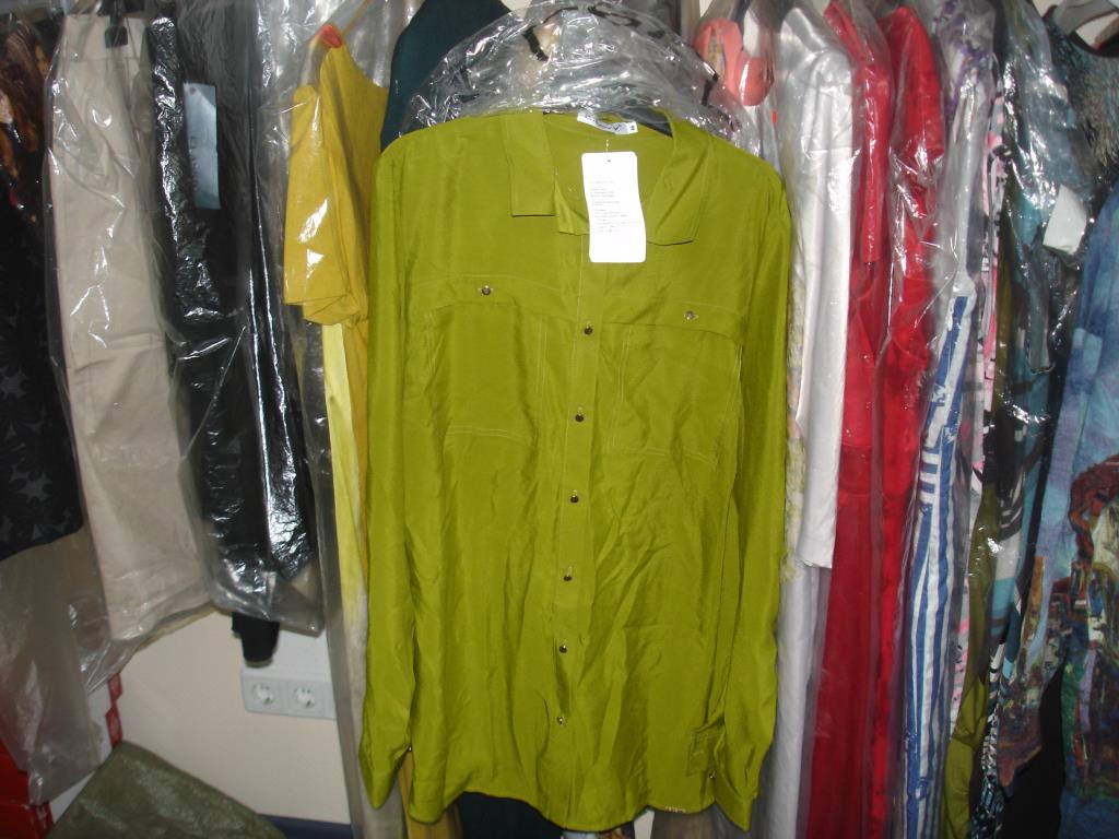 Продаю женское НОВОЕ-ЛЮБАЯ ВЕЩЬ со скидкой отдам