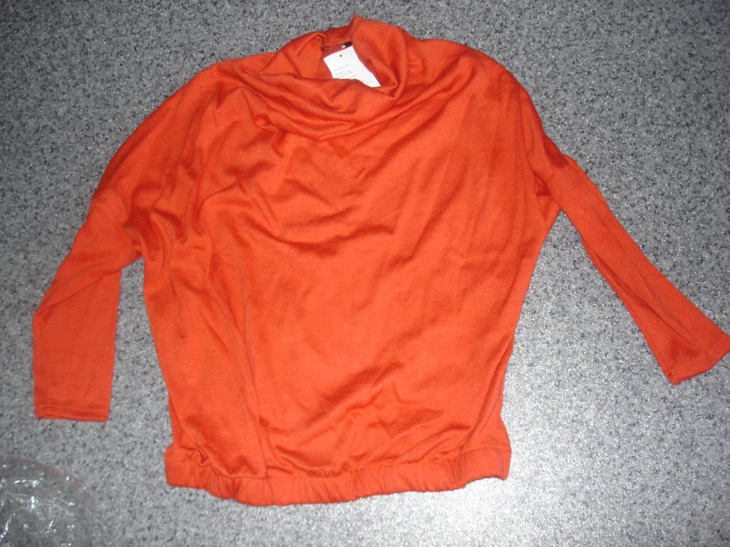 Продаю женское НОВОЕ-ЛЮБАЯ ВЕЩЬ со скидкой отдам