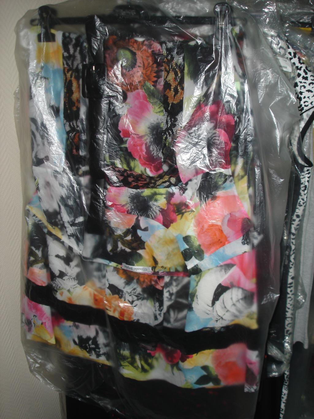 Продаю женское НОВОЕ-ЛЮБАЯ ВЕЩЬ со скидкой отдам