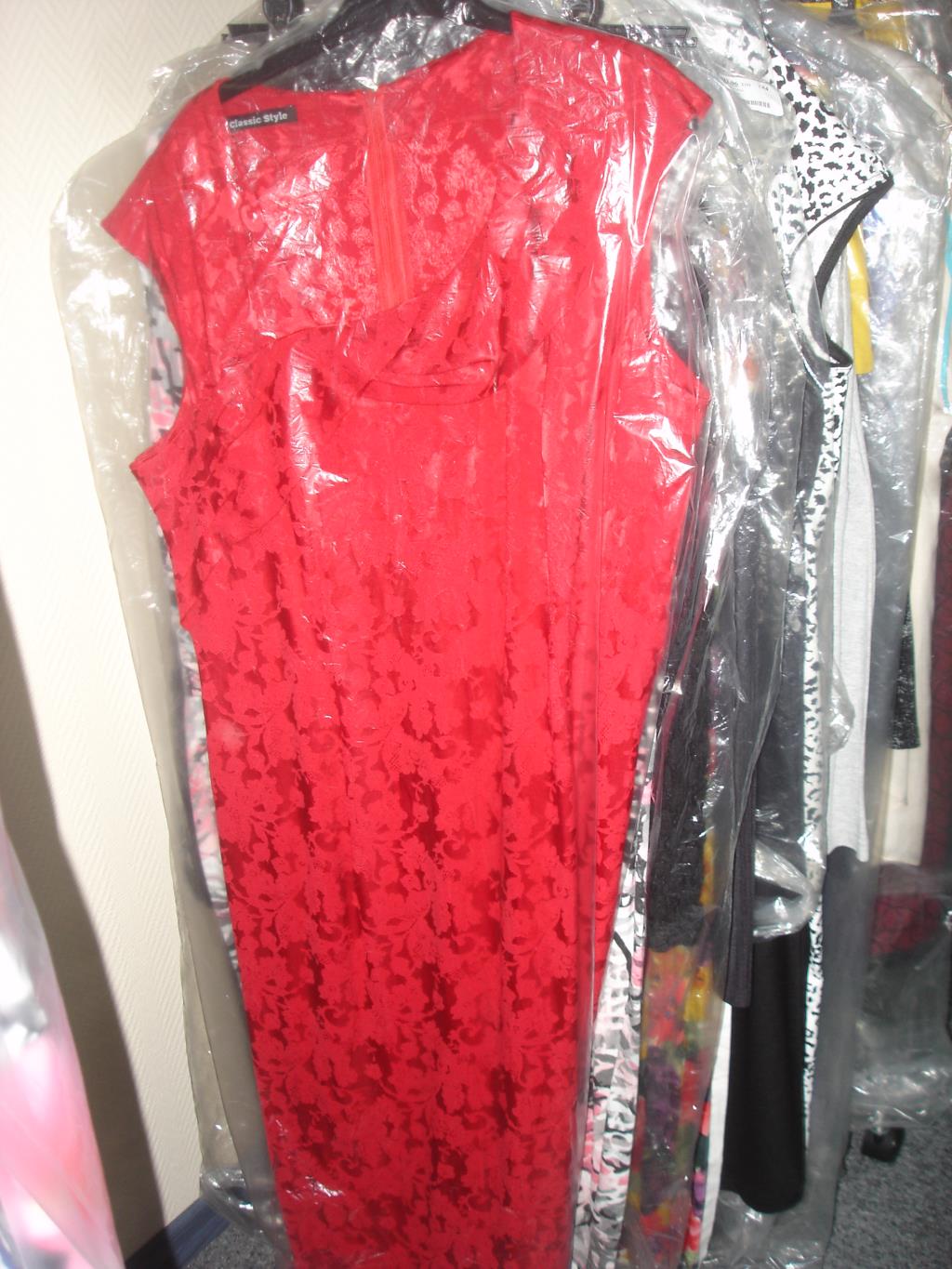 Продаю женское НОВОЕ-ЛЮБАЯ ВЕЩЬ со скидкой отдам