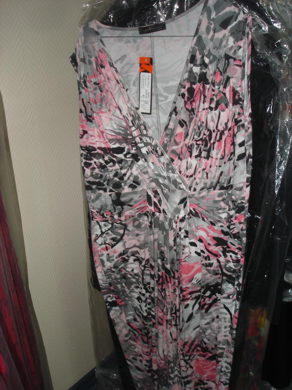 Продаю женское НОВОЕ-ЛЮБАЯ ВЕЩЬ со скидкой отдам