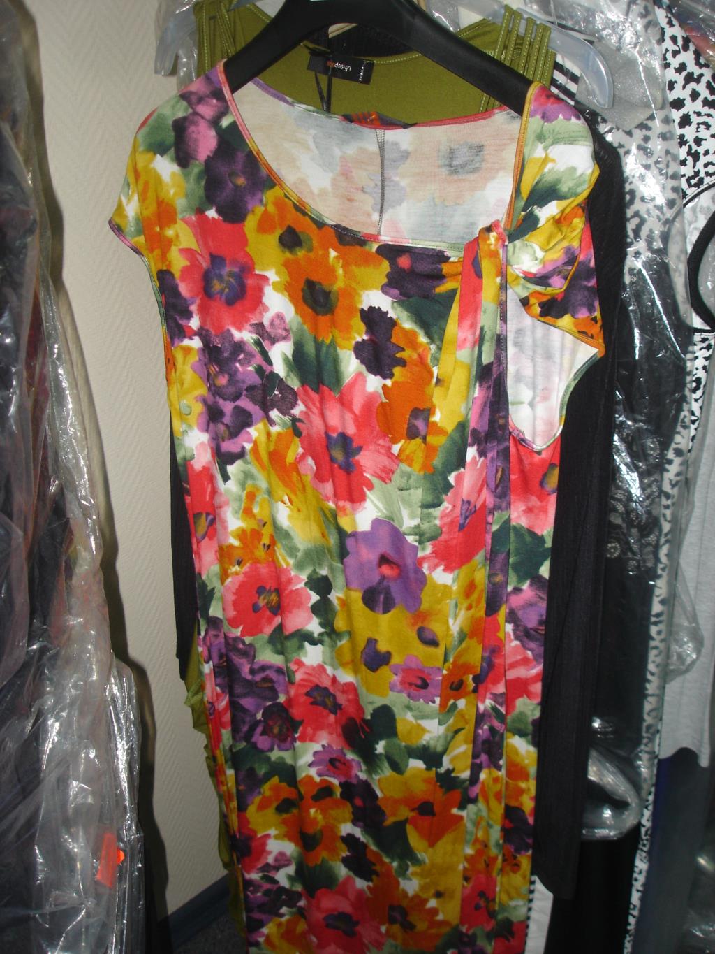 Продаю женское НОВОЕ-ЛЮБАЯ ВЕЩЬ со скидкой отдам