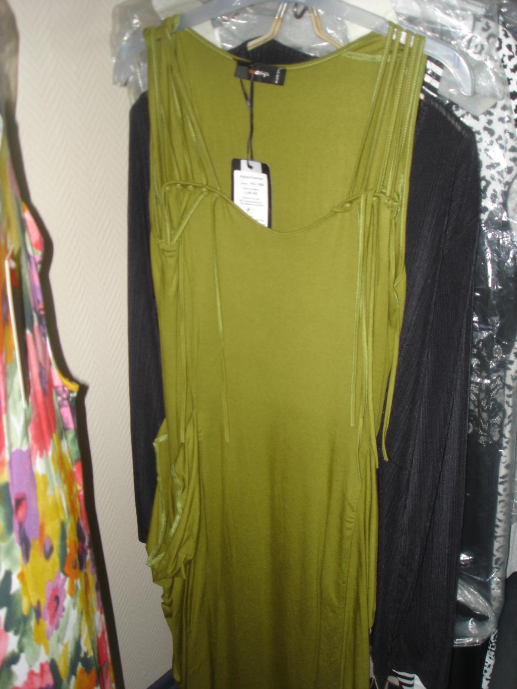 Продаю женское НОВОЕ-ЛЮБАЯ ВЕЩЬ со скидкой отдам