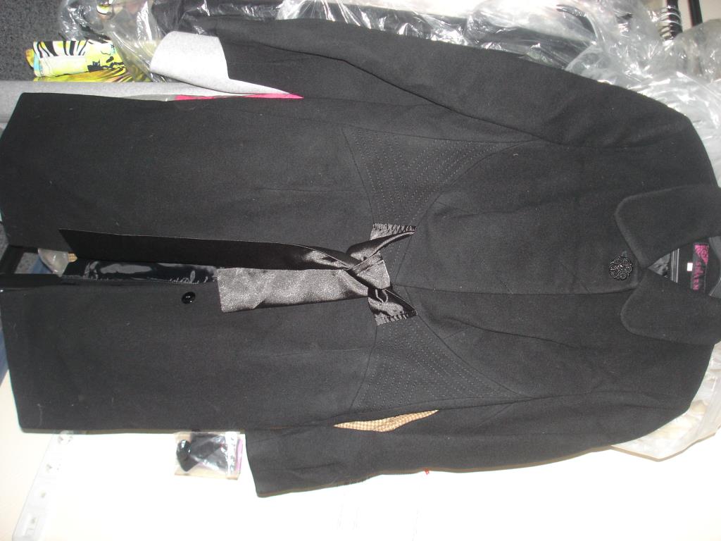 Продаю женское НОВОЕ-ЛЮБАЯ ВЕЩЬ со скидкой отдам