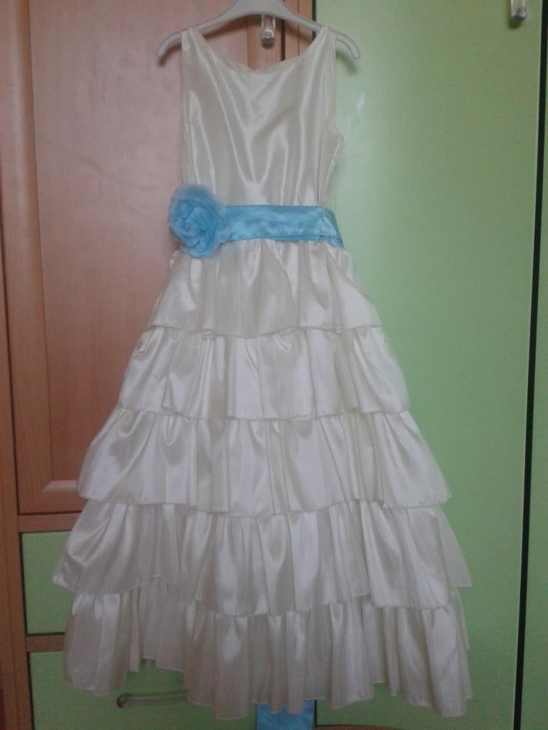 Платье размер 12. 1000р. 140-146-152