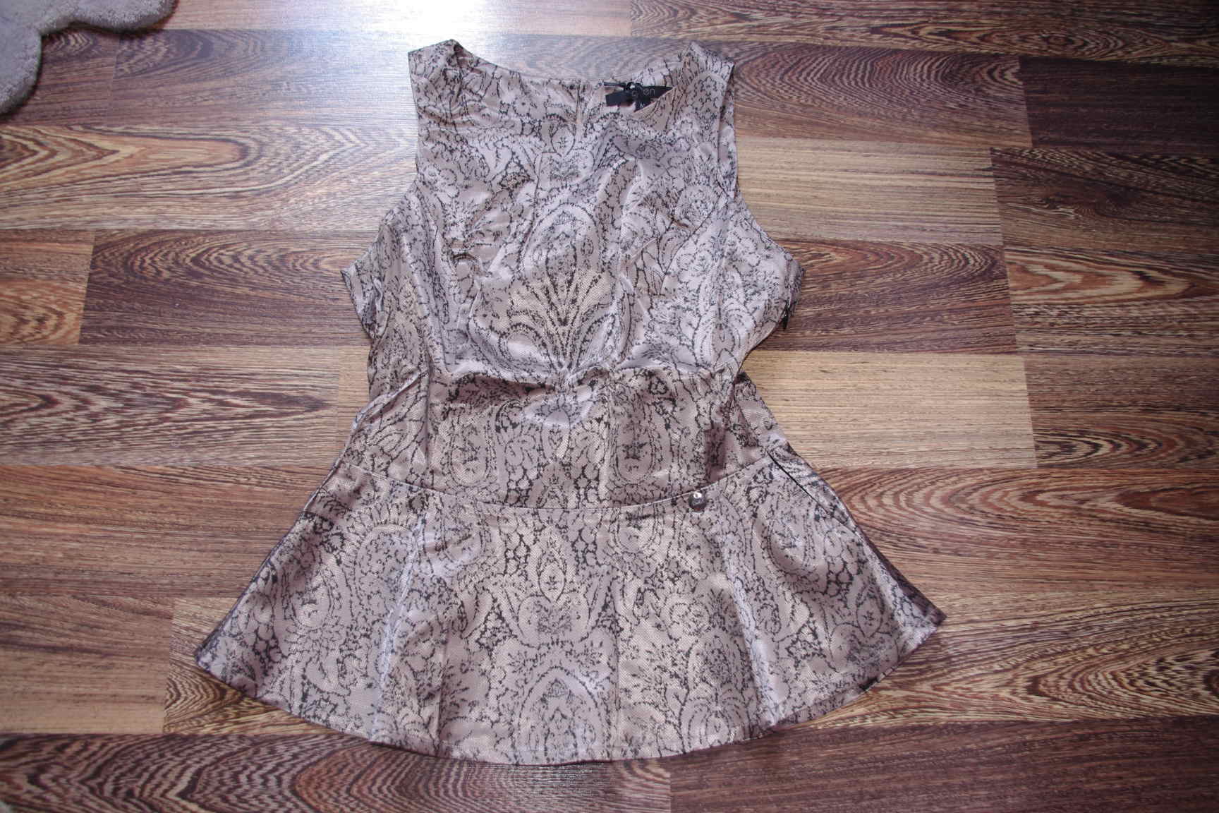 топ с баской очень красивый-м-1200. ЗАБРАЛИ