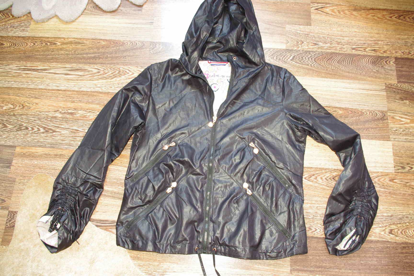 ветровка черная н акрасивой подкладке-46-500. КОМИССИОНКА ЖЕНСКОЕ