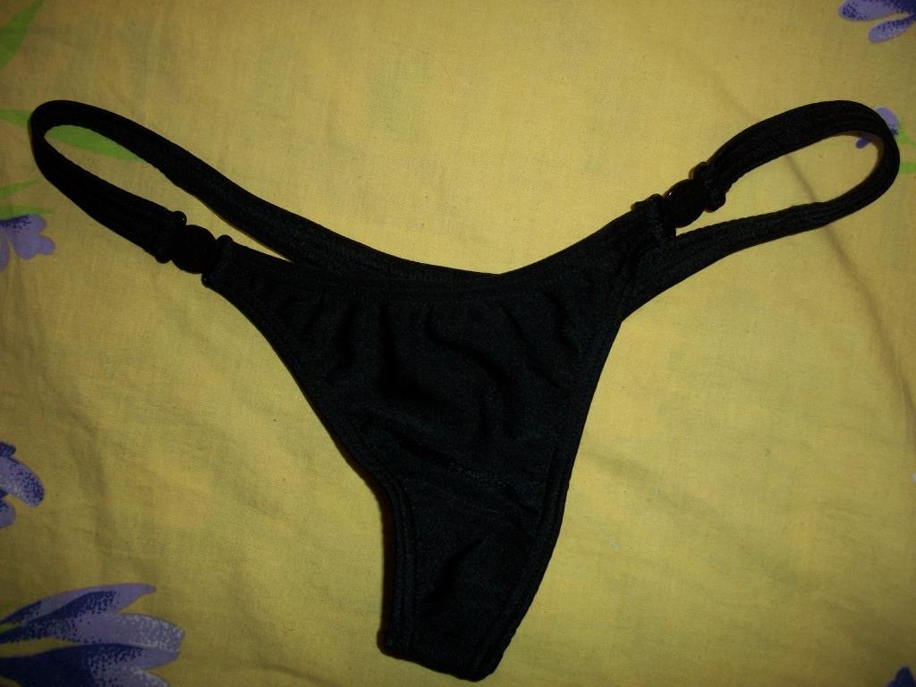 Стринги, новые. р.40-42. С двумя замочками. Женские вещи от 40 до 48 р-ра