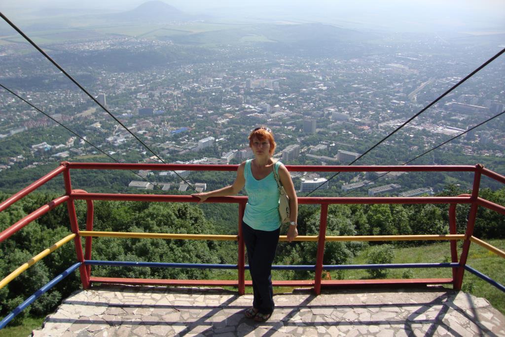 в ожидании вагончика канатки, Машук. Июнь 2014