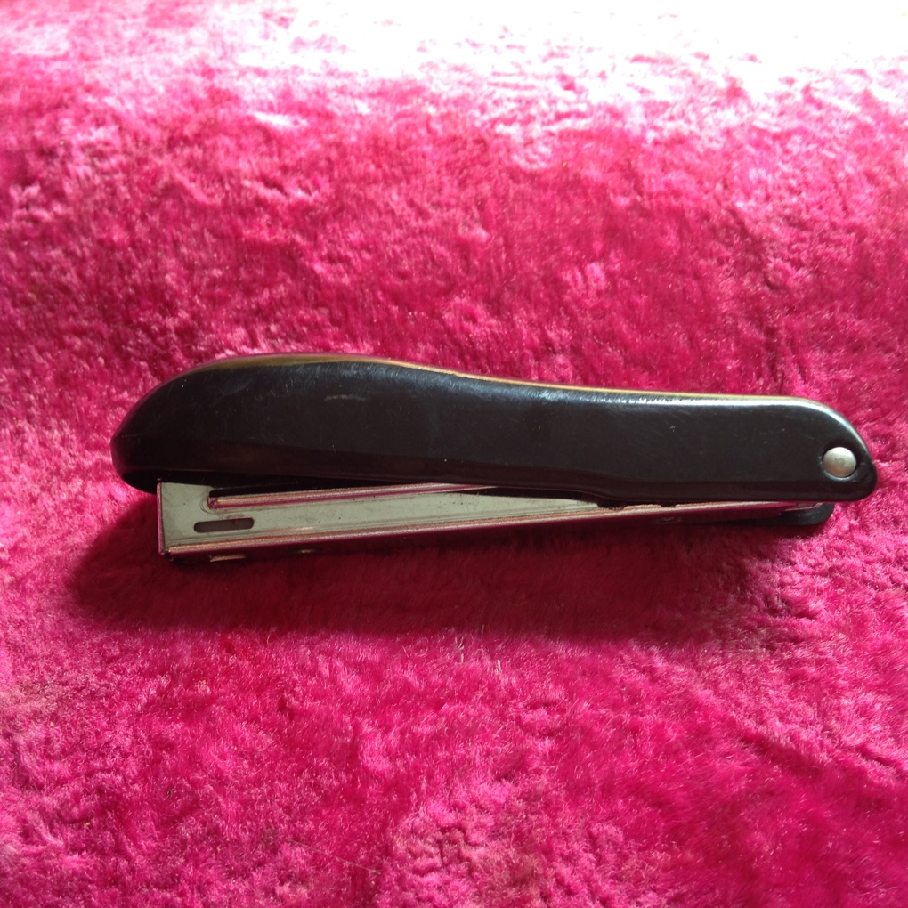 Степлер. Канцтовары