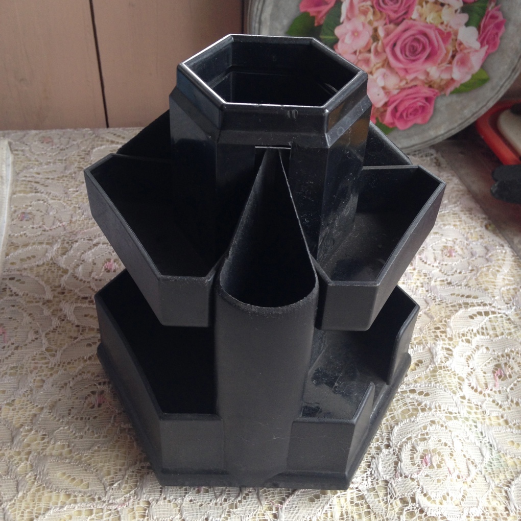 Вращающая подставка для карандашей и ручек. Канцтовары