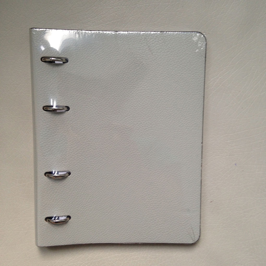 Тетрадь с кольцевым механизмом в упаковке. Экв.225. Канцтовары