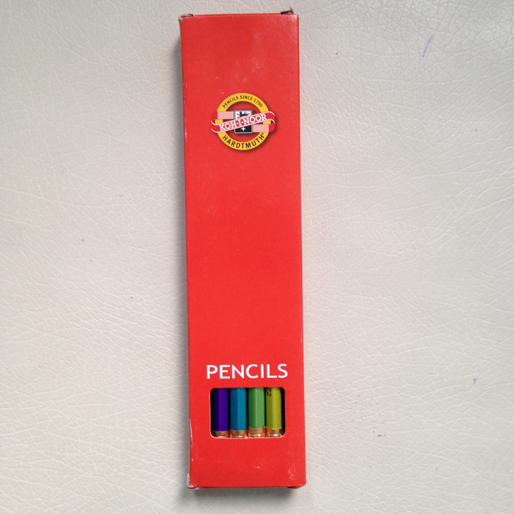 Простые карандаши в упаковке. Канцтовары