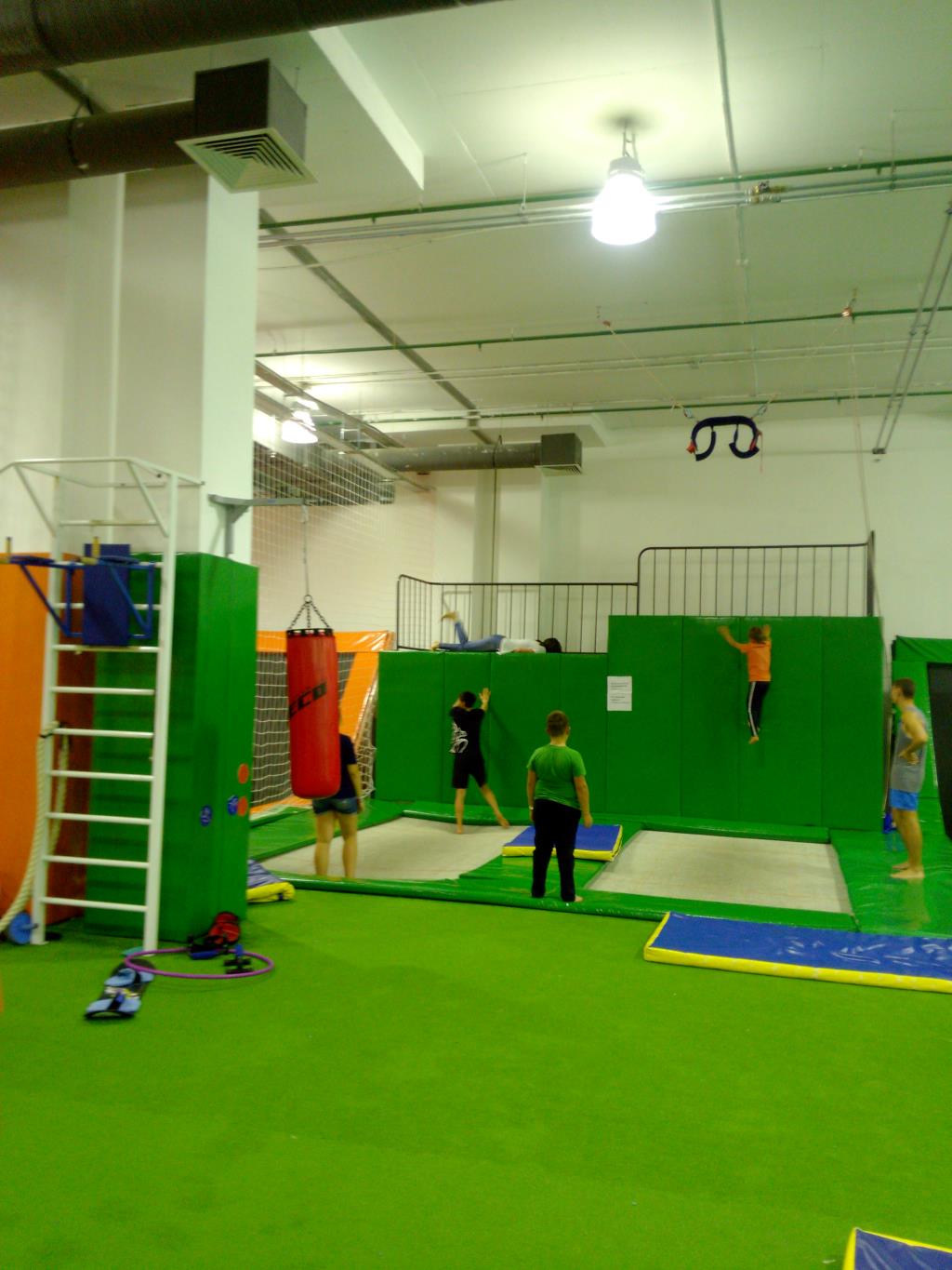 'Невесомость' - батутный центр