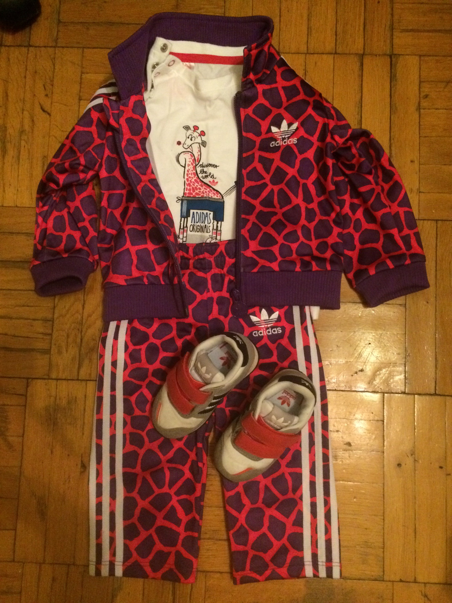 Кроссы Адидас оригинал размер 20. Пристрой