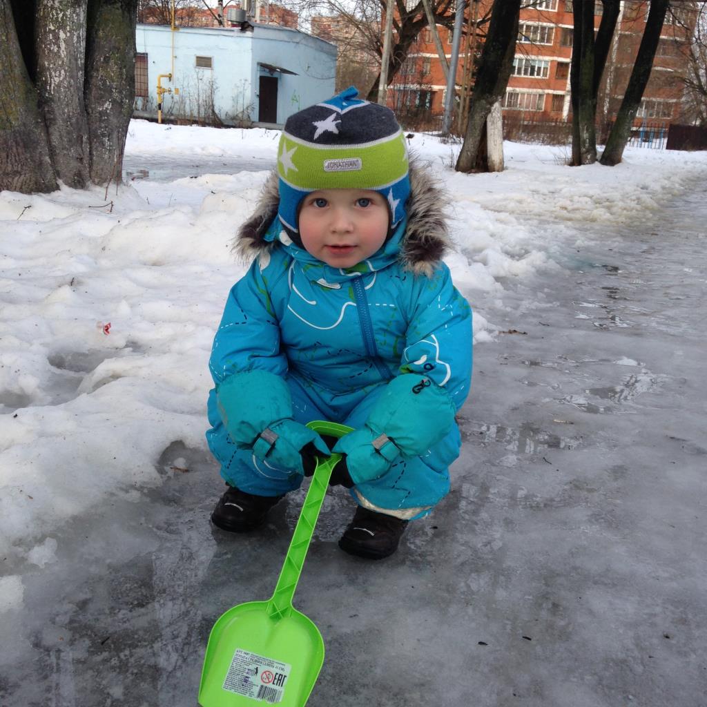 шлем Джонатан. 