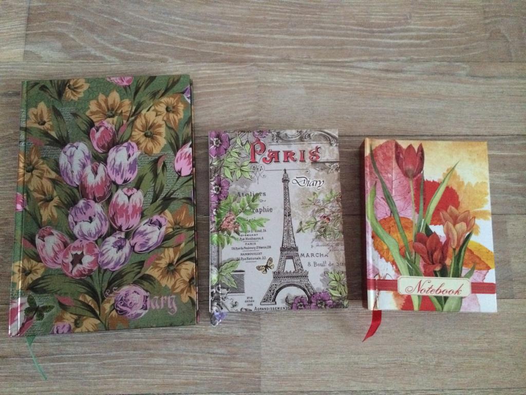 блокноты (остался большой). Канцелярия, книги