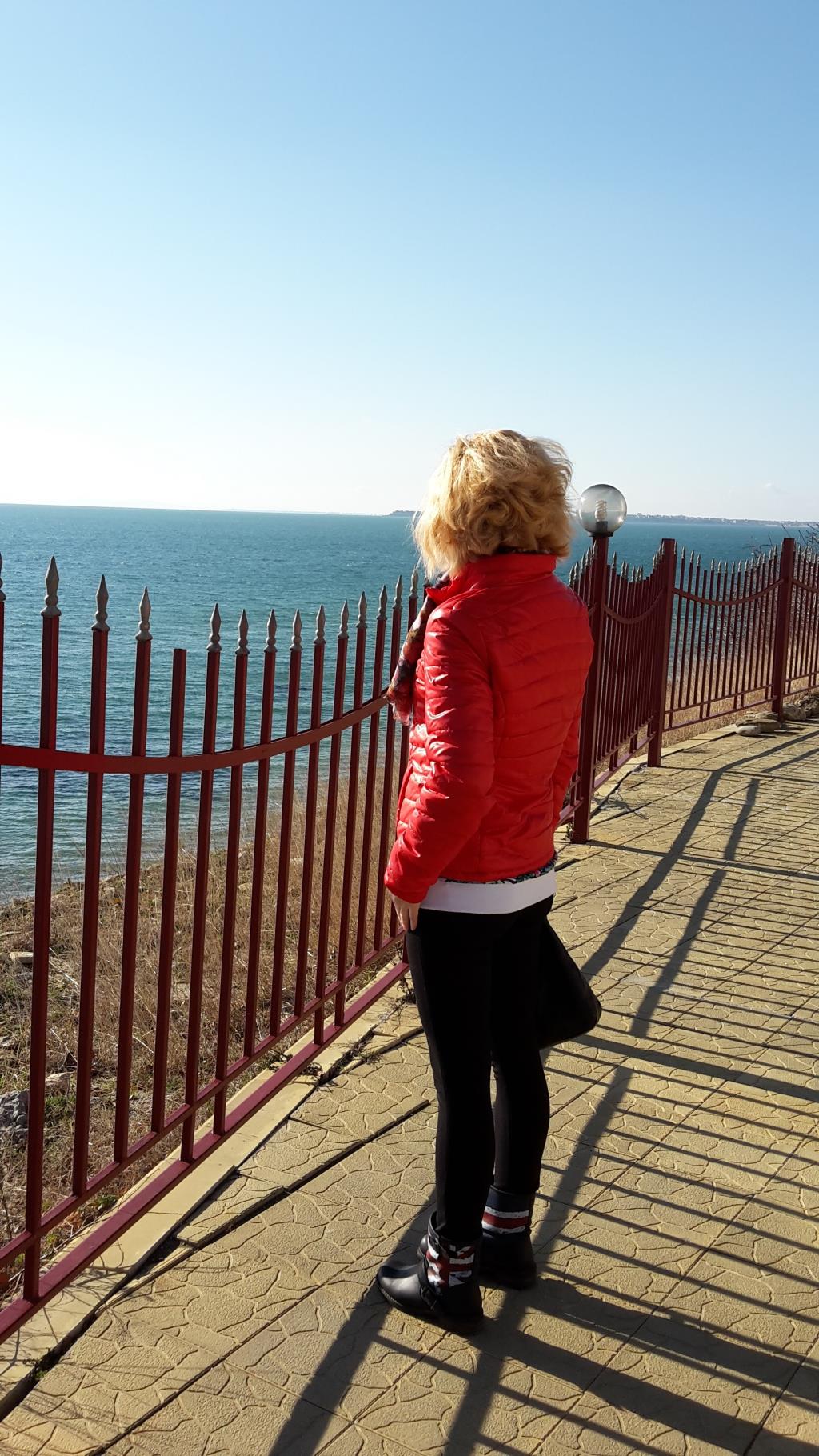 Море и солнце и в январе море и солнце))). Мои Масятки)