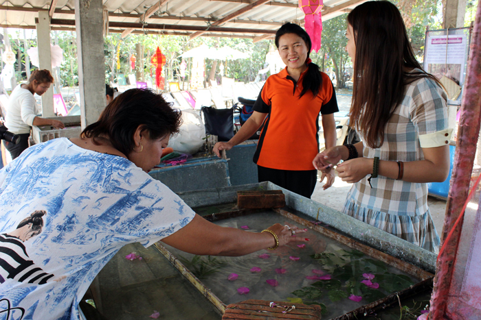 Бумага с натуральными лепестками. Как делают тутовую бумагу ручной работы