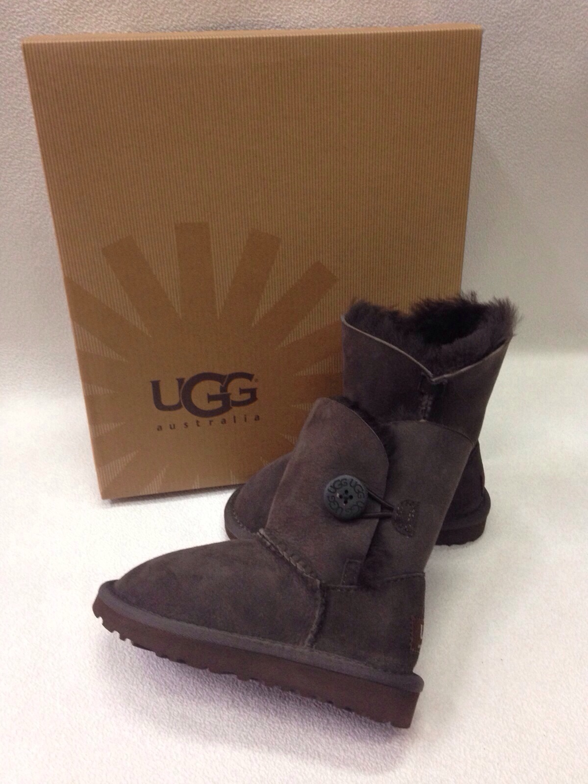 ПУГОВИЦА детские и женские коричневые. UGG сезон осень/зима 2015/2016