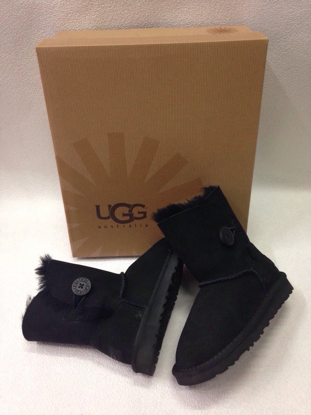 ПУГОВКА черные детские и женские. UGG сезон осень/зима 2015/2016