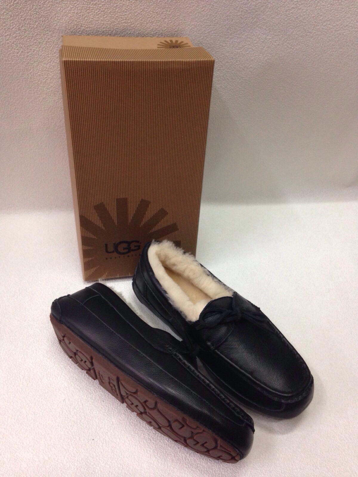 МАКАСЫ черная кожа завязки. UGG сезон осень/зима 2015/2016