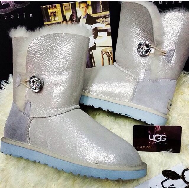ПУГОВКА лазерная,с камушком,серебристая. UGG сезон осень/зима 2015/2016
