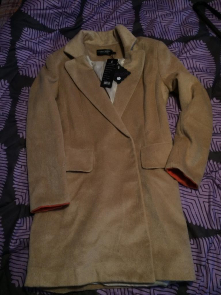 Новое женское пальто   р 40-44  1000р . ПРОДАМ  в хорошие руки =))))