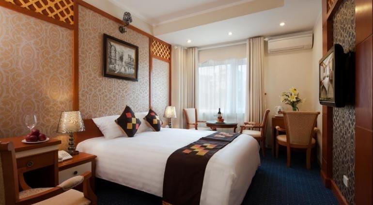 Santa Barbara Hotel. 