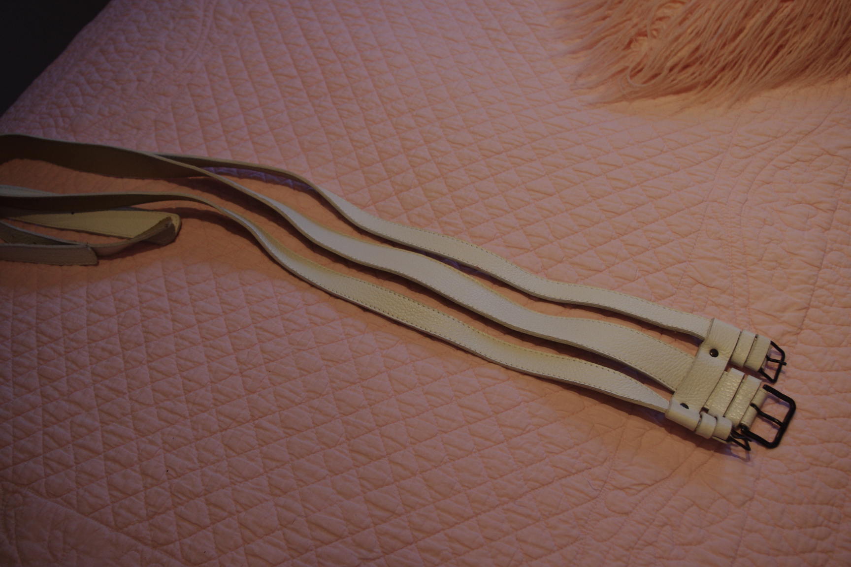 ремень из трех ремней кожаный белый-шик!-650. ЗАБРАЛИ