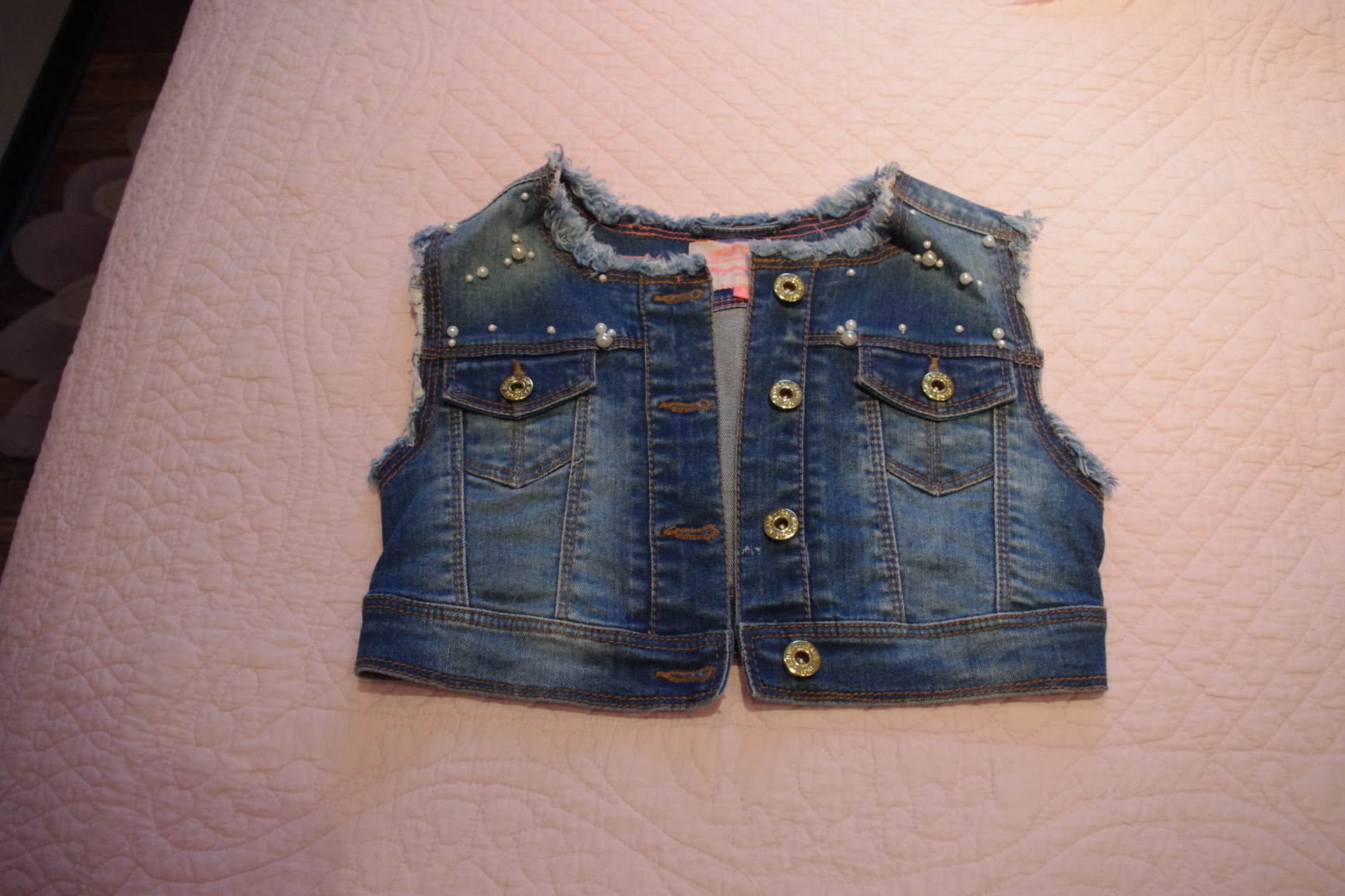 Майораль желетка джинсовая с жемчужиками-128-500. ЗАБРАЛИ