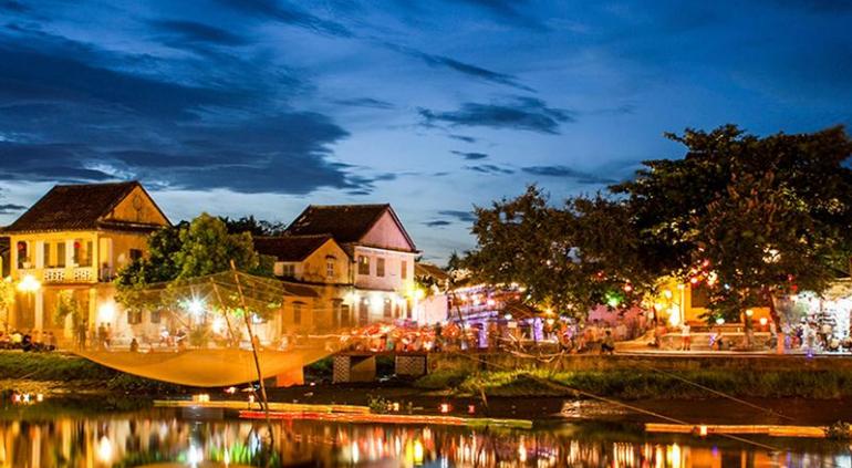 River Suites Hoi An. 