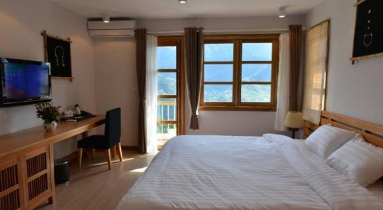 Sunny Mountain Hotel. 