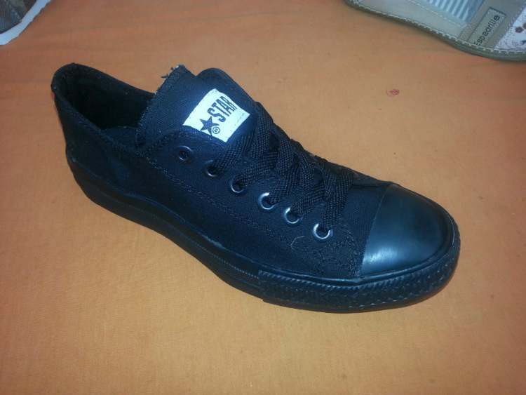 кеды чёрные, а-ля конверсы. ПРОСТРОЕНО