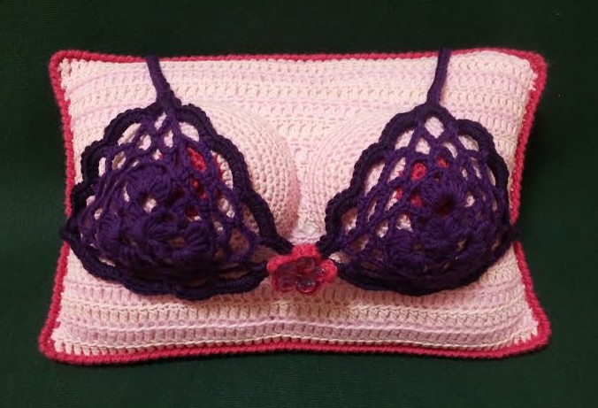 Шуточная подушка-грудь. Подушки