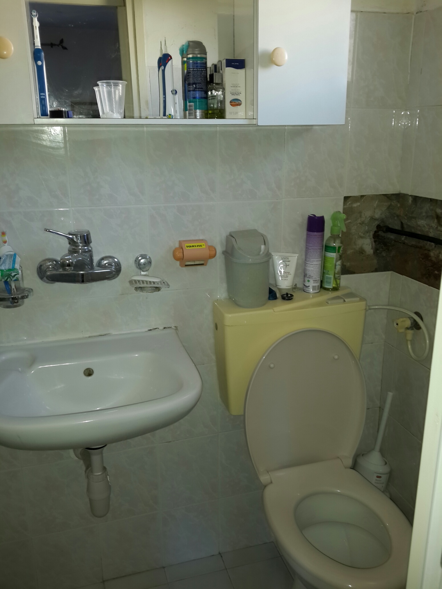 так было . наш дом ремонт 2015 маленький душ в спальне