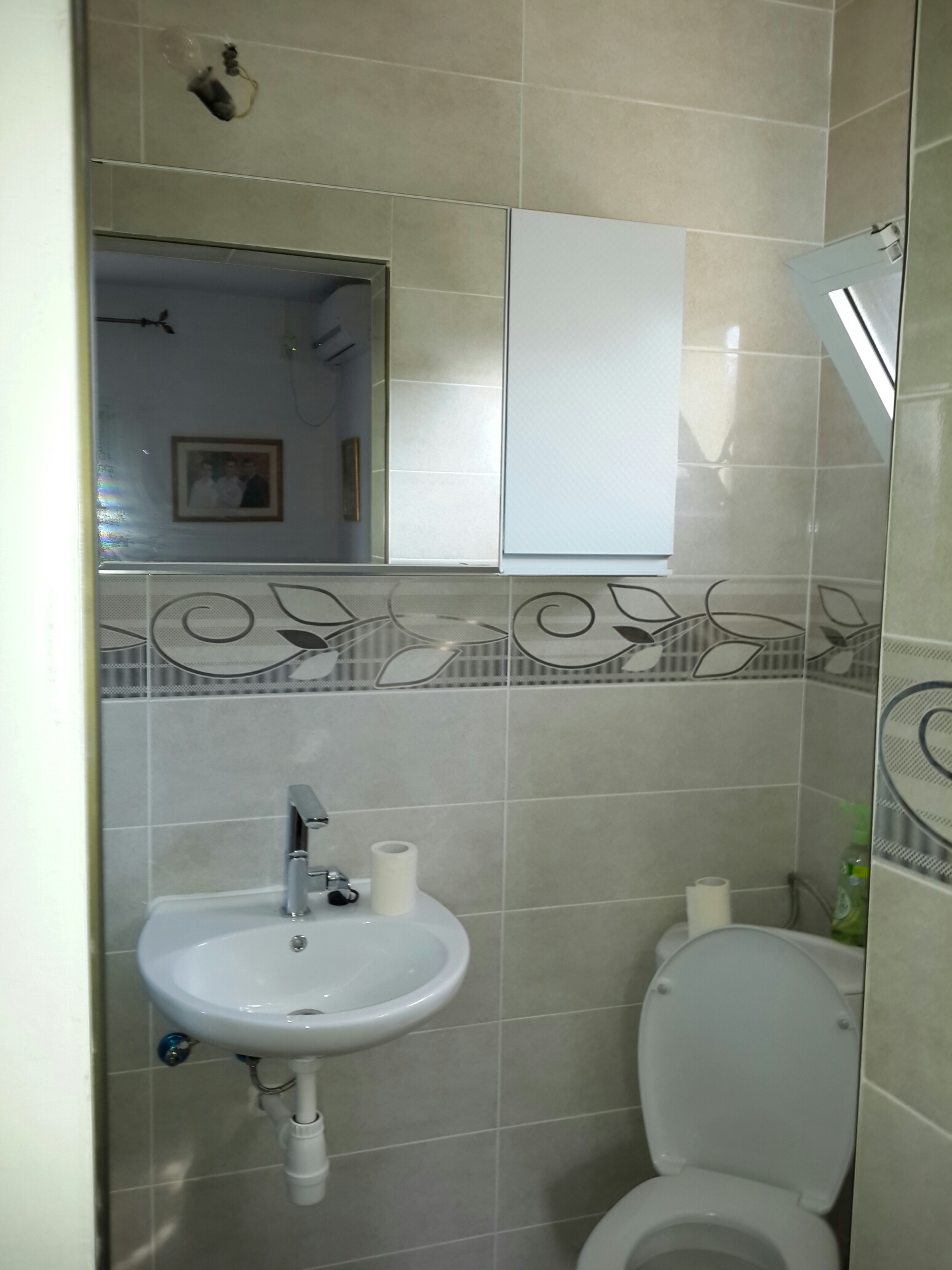 зеркальный шкафчик . наш дом ремонт 2015 маленький душ в спальне